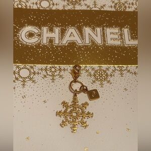 CHANEL Gold Snowflake Pendant